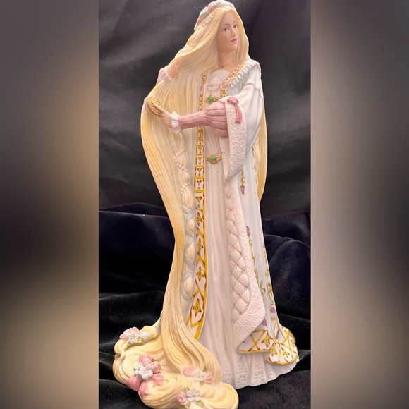Lenox The Legendary Princesses Rapunzel Tangled Hair Fine Porcelain Demure Gift - Picture 3 of 17